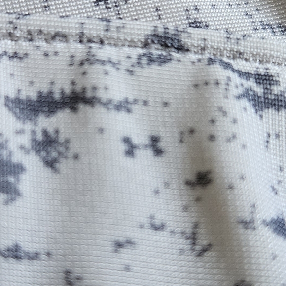 Under Armour Light Gray Black Fitted Printed Sports Bra Small Marbled Sz Medium - Picture 4 of 4